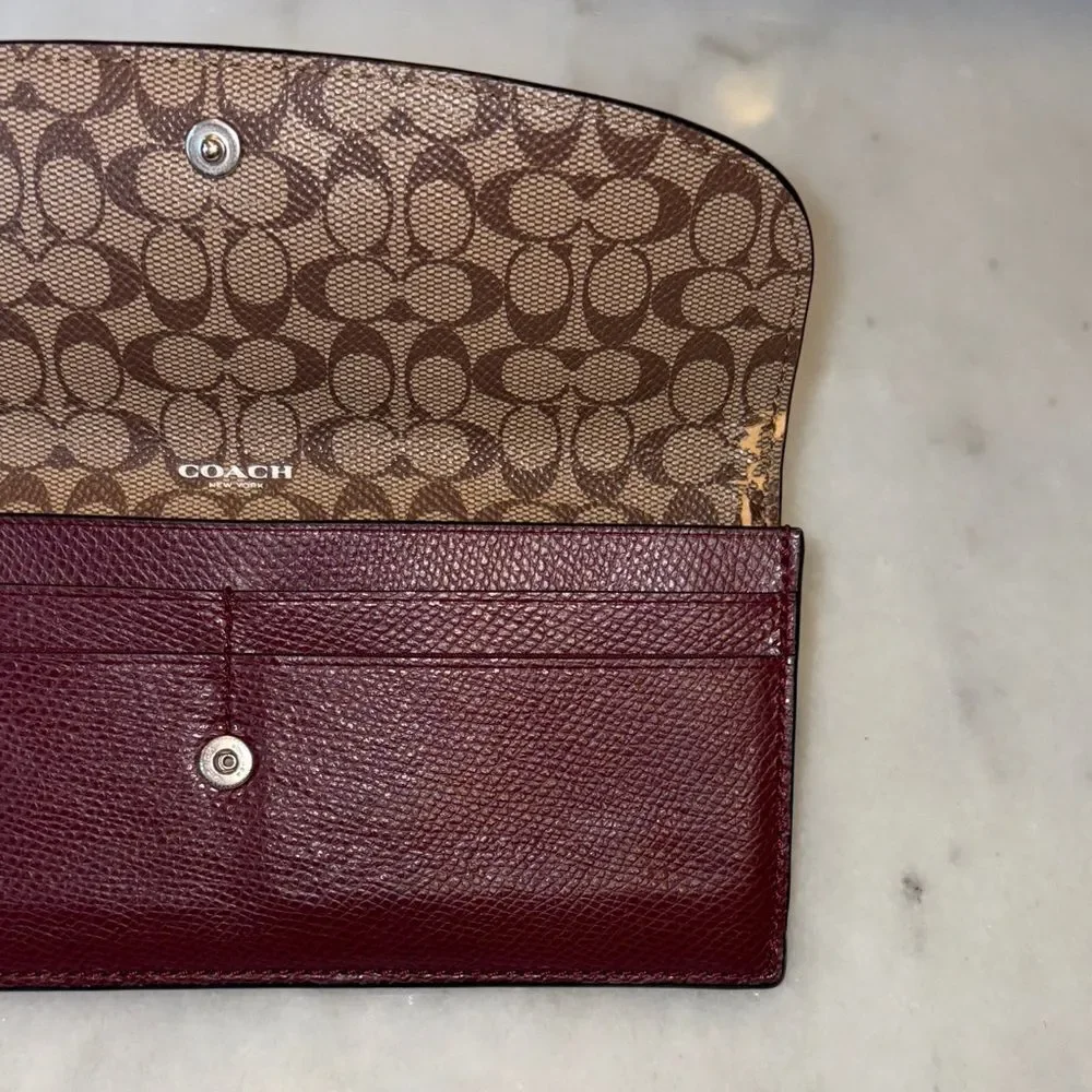 Coach Wallet Leather Cross Grained Full Sized Envelope Style Full Sized Wallet